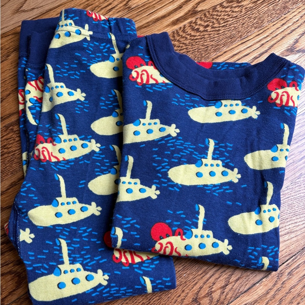 Hanna Andersson Navy + Yellow Submarine Print Pajama Set